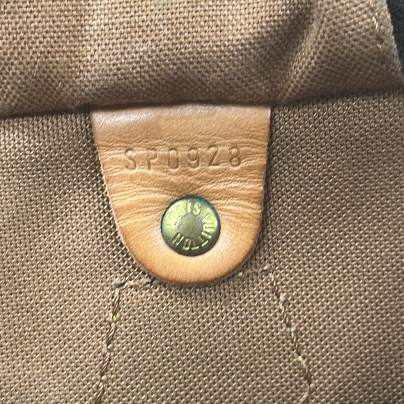 Louis Vuitton Speedy 35 Monogram - Picture 12 of 16